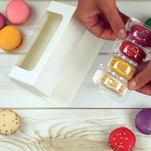 Boite carton à fenêtre pour éclair ou macaron  150x60mm H50mm