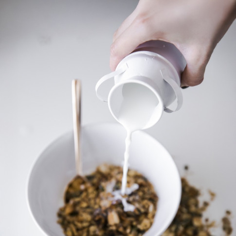 Pot à lait en métal couleur ivoire   H100mm 125ml