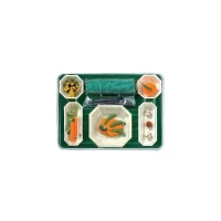 Plateau repas en plastique vert à un couvercle transparent à 7 compartiments et 5 éléments octogon 440x325mm H50mm