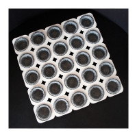 Plateau cuisson carton avec 25 moules mini cake en papier noir alvéolé 285x285mm H25mm