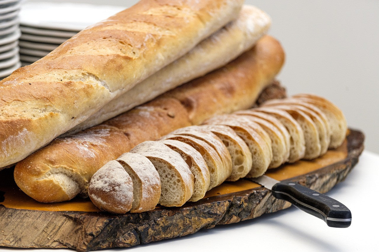 La baguette de pain française : une histoire délicieusement croustillante