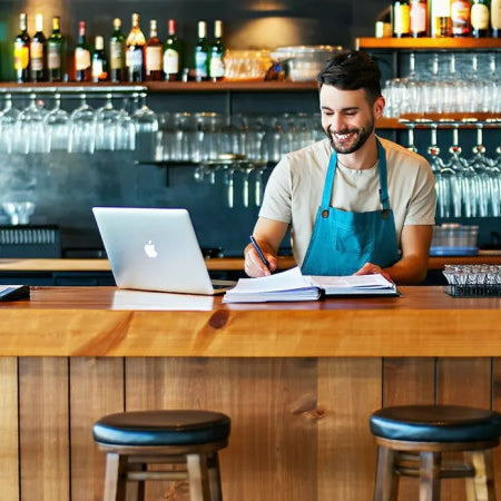 Ouvrir un bar : les étapes et démarches pour lancer son entreprise