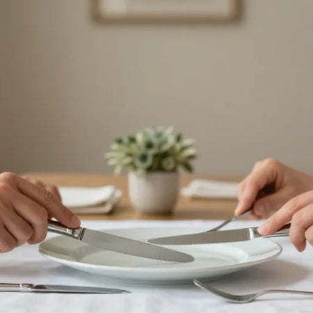 Couteau à droite ou à gauche : le bon placement selon l'étiquette 