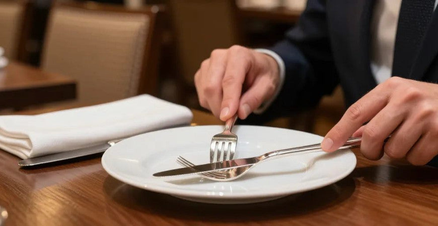 Codes couverts restaurant : la méthode simple pour communiquer avec le serveur