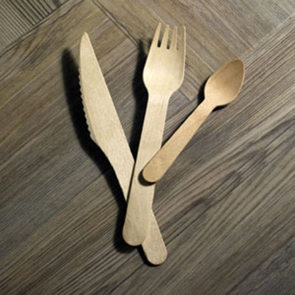 Quel type de bois est utilisé pour fabriquer des couverts en bois ? 