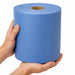 Bobine d'essuyage multi-usages non tissé bleu - 32 cm x 38 cm - 152 m - en main