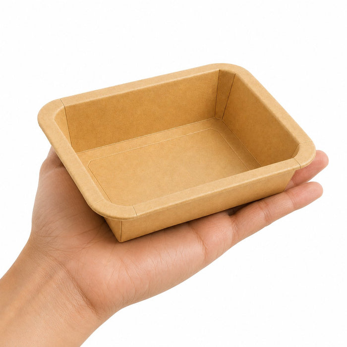 Barquette scellable gastronorme 1/8 en carton brun pelliculée PP - 450 ml - 16 cm x 13 cm x 3,6 cm - en main