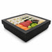 Boîte "Kray" carrée carton noir avec couvercle à fenêtre - 1550 ml - 20,5 cm x 20,5 cm x 5,5 cm - en situation