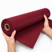 Nappe en rouleau non tissé spunbond bordeaux - 50 m x 1,2 m - en main